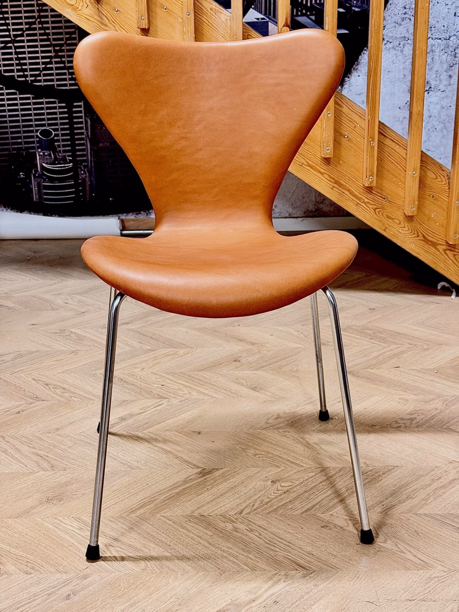 Omklädsel av Sjuan stol – ge en designklassiker nytt liv 1 omklädsel av sjuan stol i läder